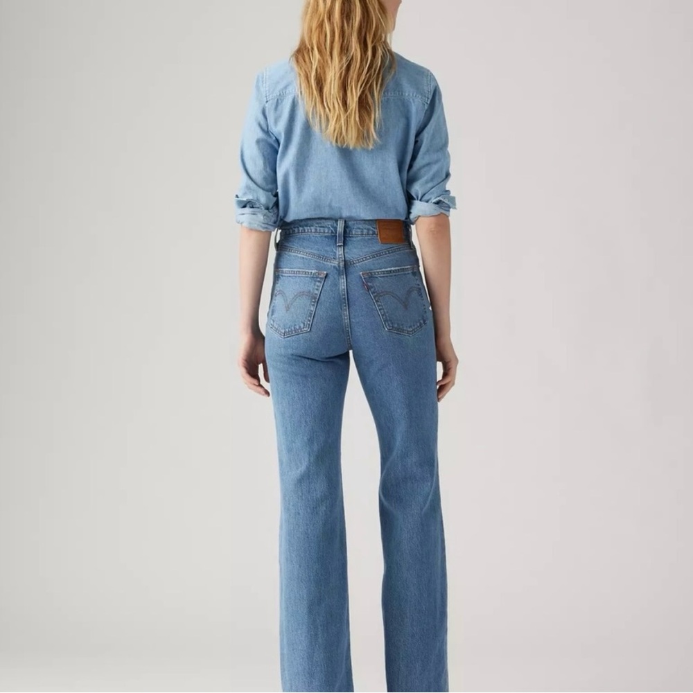 NWT Levi's High Rise Ribcage Bell, medium wash 25x 34